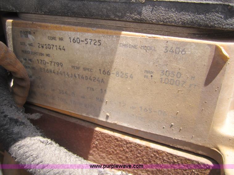 image for item A3854 1999 Peterbilt 379 semi truck