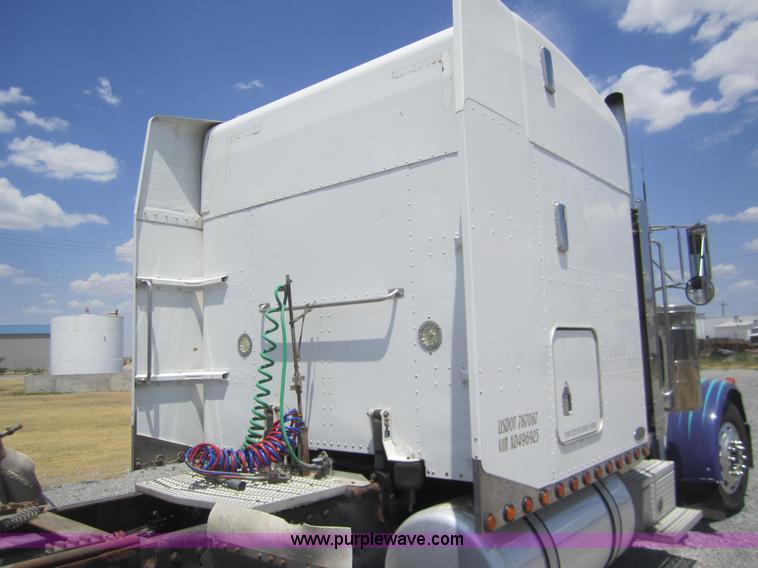 image for item A3854 1999 Peterbilt 379 semi truck