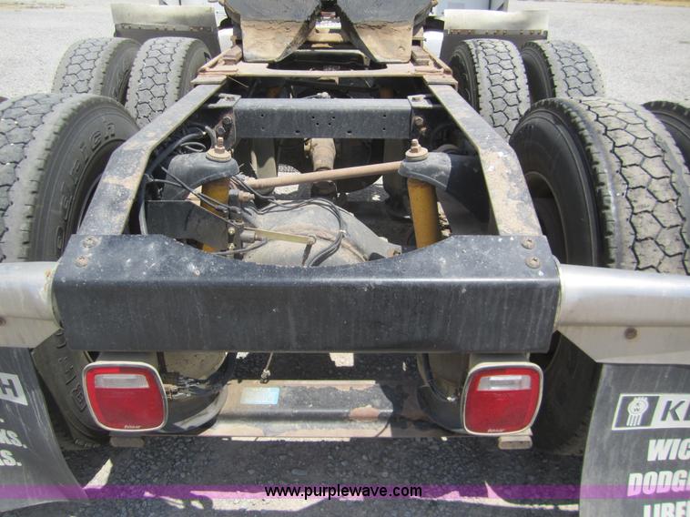 image for item A3854 1999 Peterbilt 379 semi truck