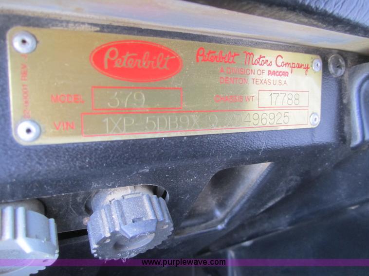 image for item A3854 1999 Peterbilt 379 semi truck