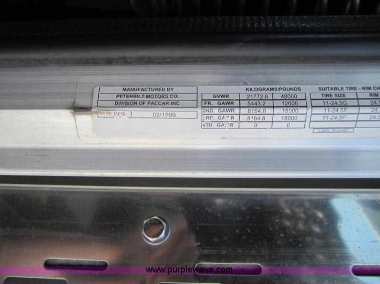 image for item A3854 1999 Peterbilt 379 semi truck