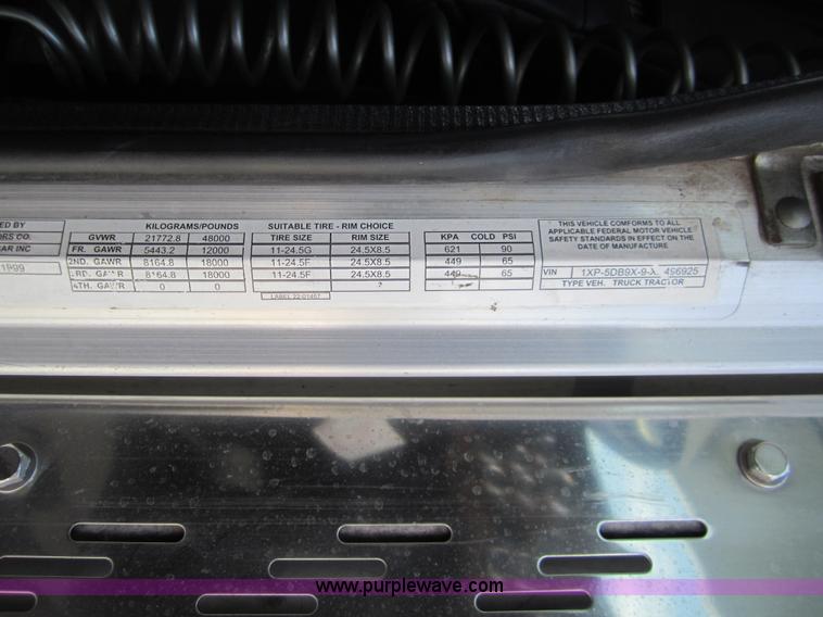 image for item A3854 1999 Peterbilt 379 semi truck