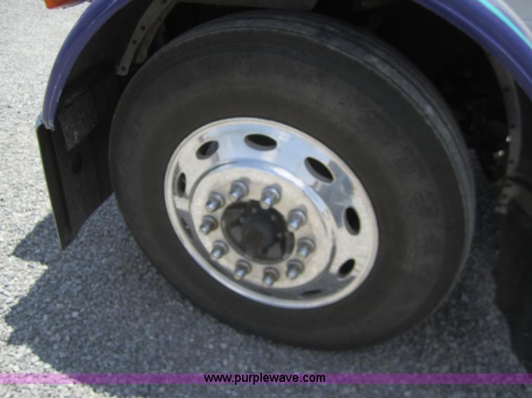 image for item A3854 1999 Peterbilt 379 semi truck