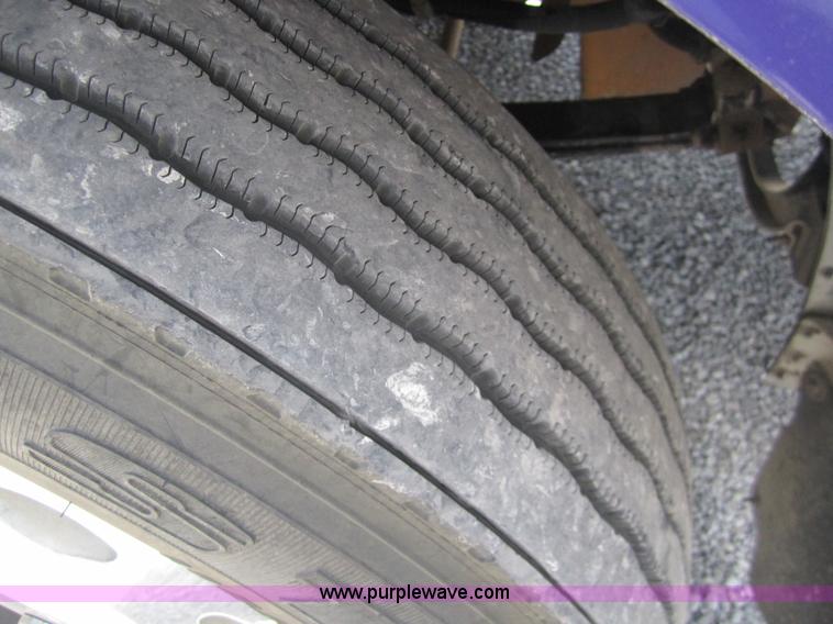 image for item A3854 1999 Peterbilt 379 semi truck