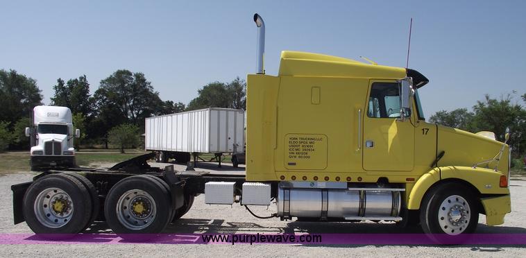 image for item A4111 1993 Volvo Whitegmc WIAM semi truck