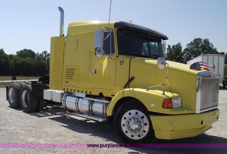 image for item A4111 1993 Volvo Whitegmc WIAM semi truck