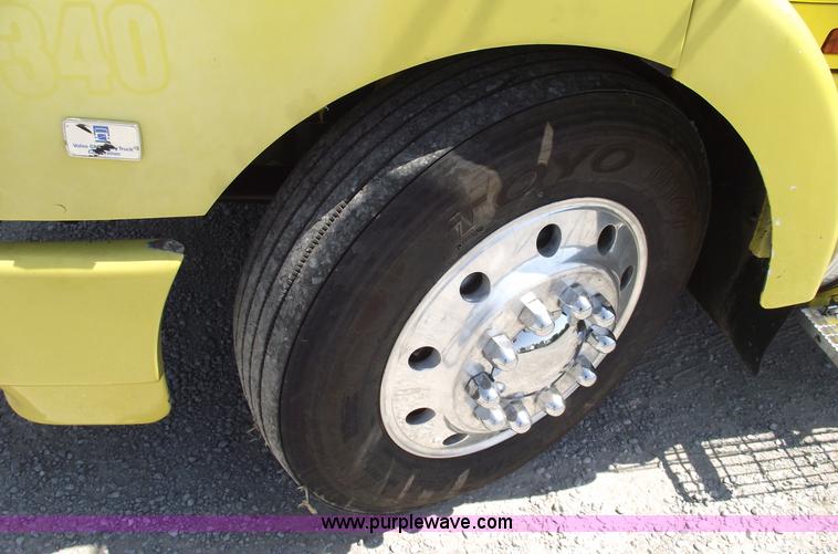 image for item A4111 1993 Volvo Whitegmc WIAM semi truck