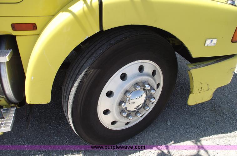 image for item A4111 1993 Volvo Whitegmc WIAM semi truck