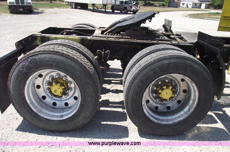 image for item A4111 1993 Volvo Whitegmc WIAM semi truck