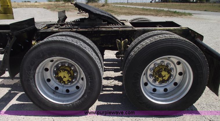 image for item A4111 1993 Volvo Whitegmc WIAM semi truck