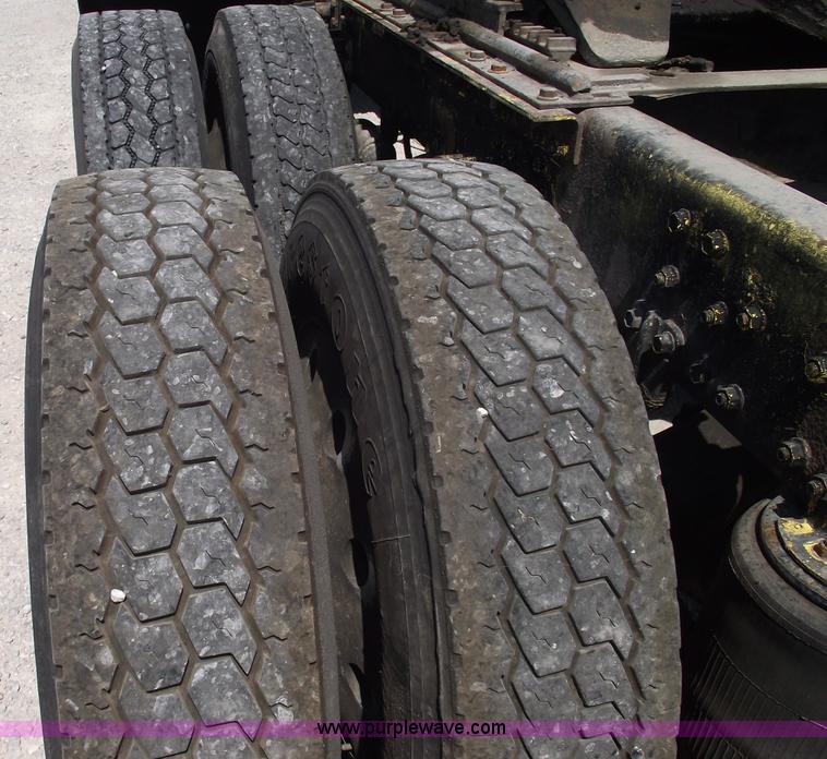 image for item A4111 1993 Volvo Whitegmc WIAM semi truck