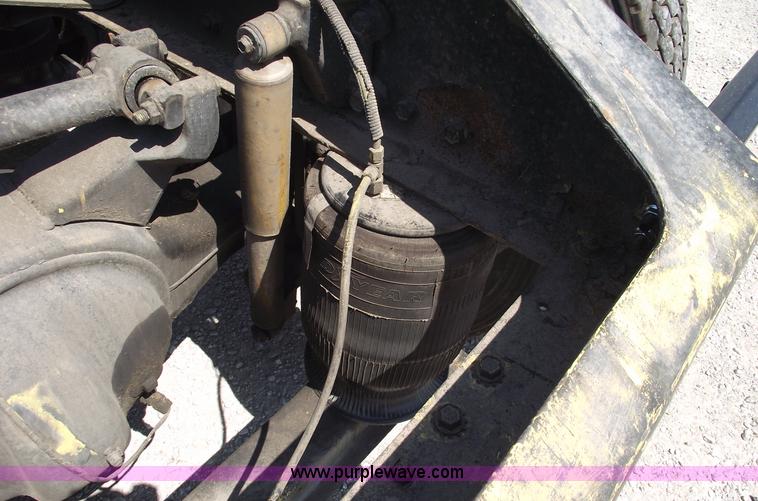 image for item A4111 1993 Volvo Whitegmc WIAM semi truck