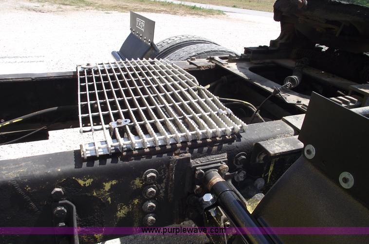 image for item A4111 1993 Volvo Whitegmc WIAM semi truck