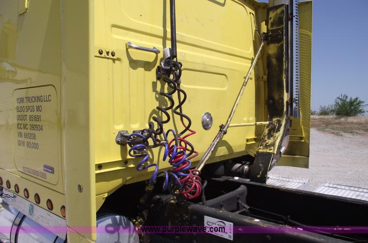 image for item A4111 1993 Volvo Whitegmc WIAM semi truck