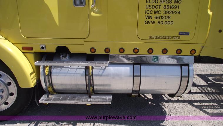 image for item A4111 1993 Volvo Whitegmc WIAM semi truck