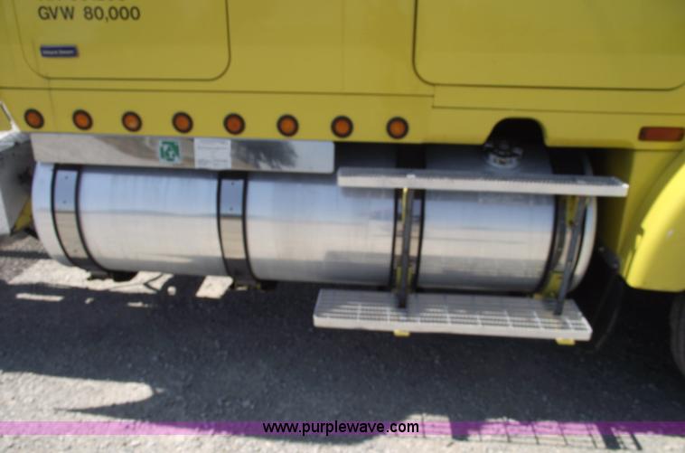 image for item A4111 1993 Volvo Whitegmc WIAM semi truck