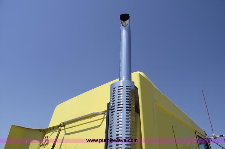 image for item A4111 1993 Volvo Whitegmc WIAM semi truck