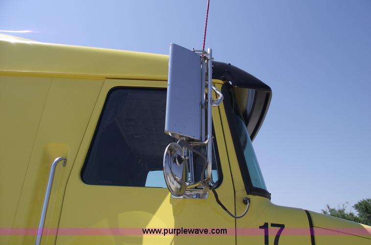 image for item A4111 1993 Volvo Whitegmc WIAM semi truck