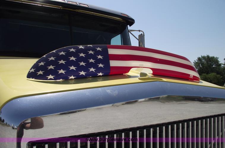 image for item A4111 1993 Volvo Whitegmc WIAM semi truck