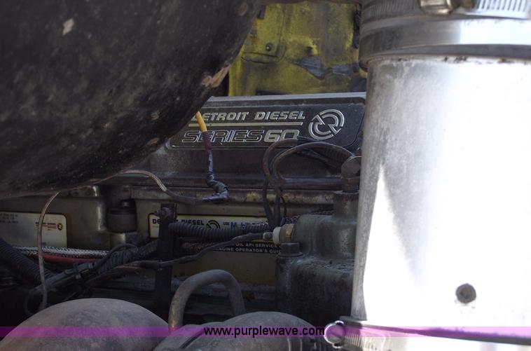 image for item A4111 1993 Volvo Whitegmc WIAM semi truck