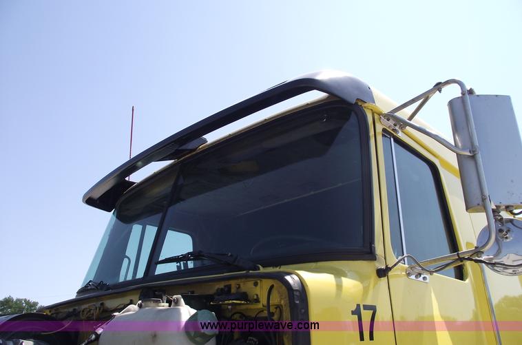 image for item A4111 1993 Volvo Whitegmc WIAM semi truck