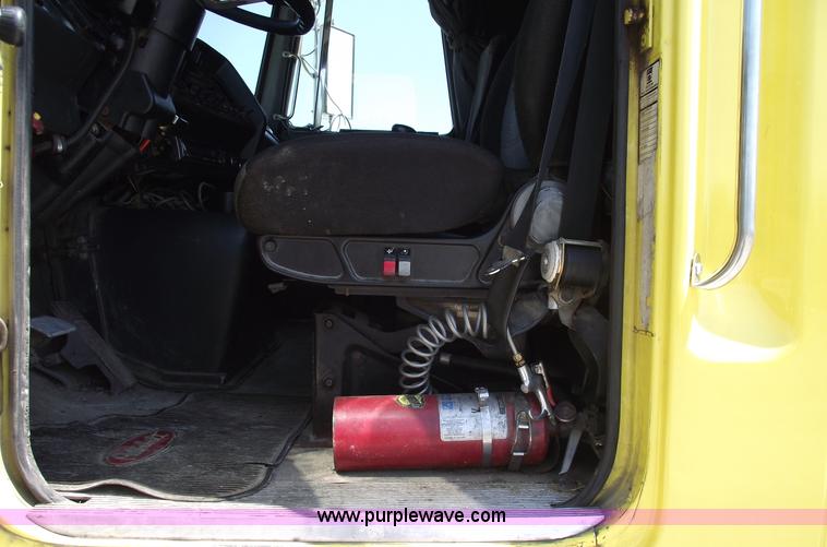 image for item A4111 1993 Volvo Whitegmc WIAM semi truck