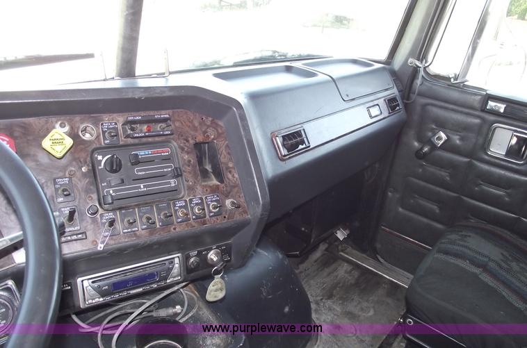 image for item A4111 1993 Volvo Whitegmc WIAM semi truck