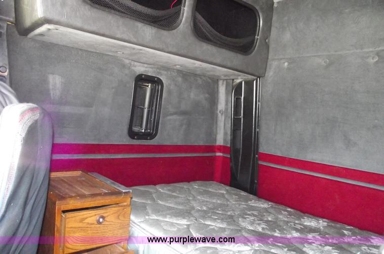 image for item A4111 1993 Volvo Whitegmc WIAM semi truck