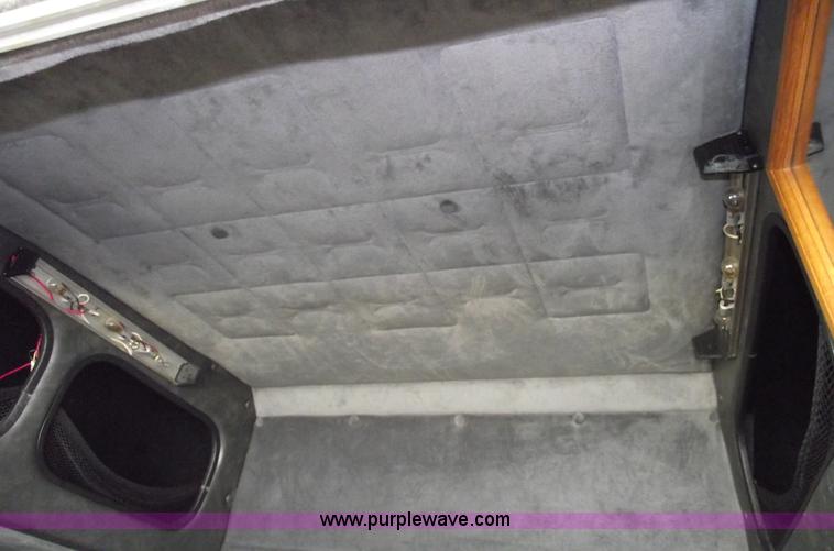 image for item A4111 1993 Volvo Whitegmc WIAM semi truck