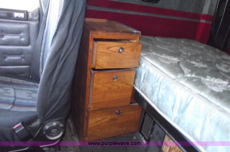 image for item A4111 1993 Volvo Whitegmc WIAM semi truck