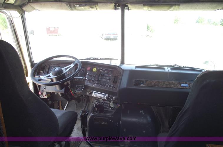 image for item A4111 1993 Volvo Whitegmc WIAM semi truck