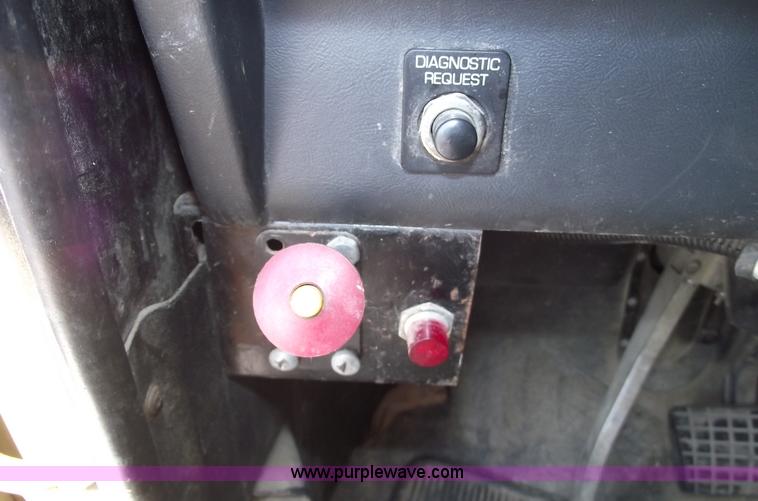 image for item A4111 1993 Volvo Whitegmc WIAM semi truck