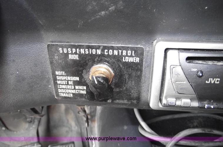 image for item A4111 1993 Volvo Whitegmc WIAM semi truck