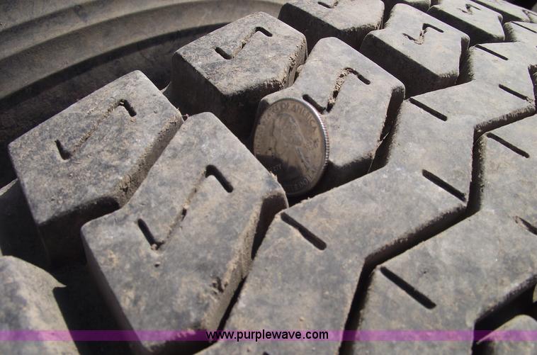 image for item A4147 1982 International CO9670 XL semi truck