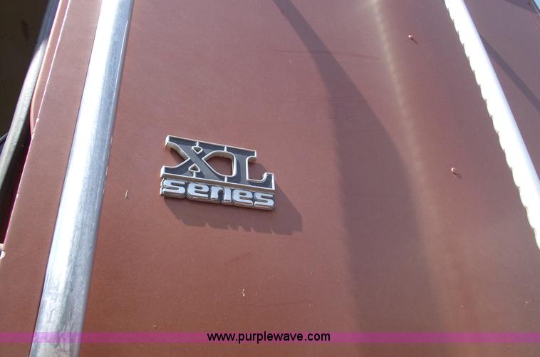 image for item A4147 1982 International CO9670 XL semi truck