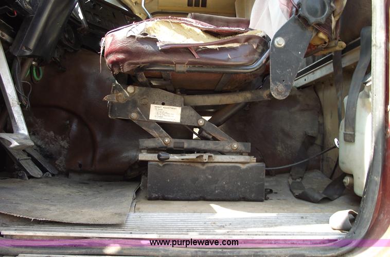 image for item A4147 1982 International CO9670 XL semi truck