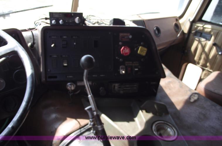 image for item A4147 1982 International CO9670 XL semi truck