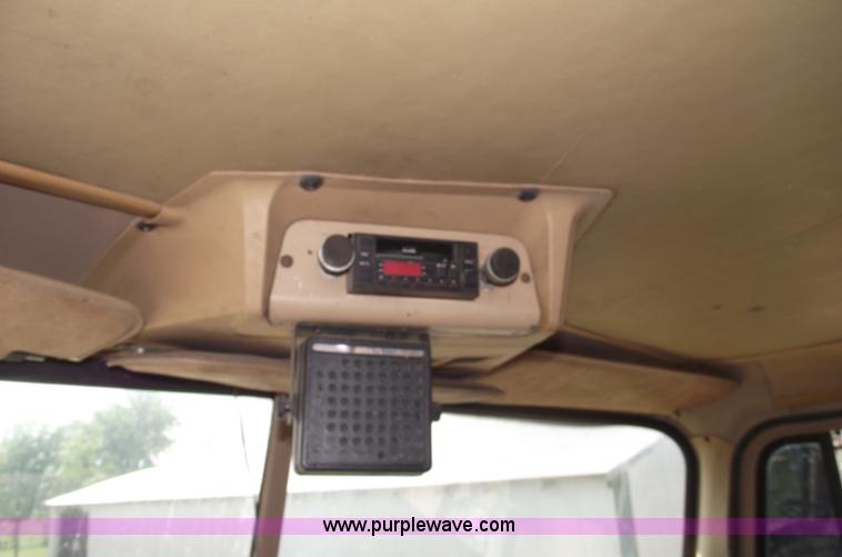 image for item A4147 1982 International CO9670 XL semi truck