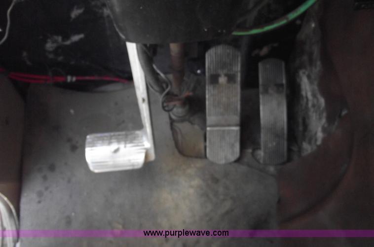 image for item A4147 1982 International CO9670 XL semi truck