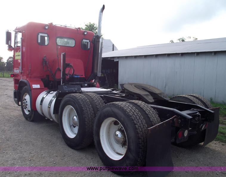 image for item A4179 1993 Freightliner FLA semi truck