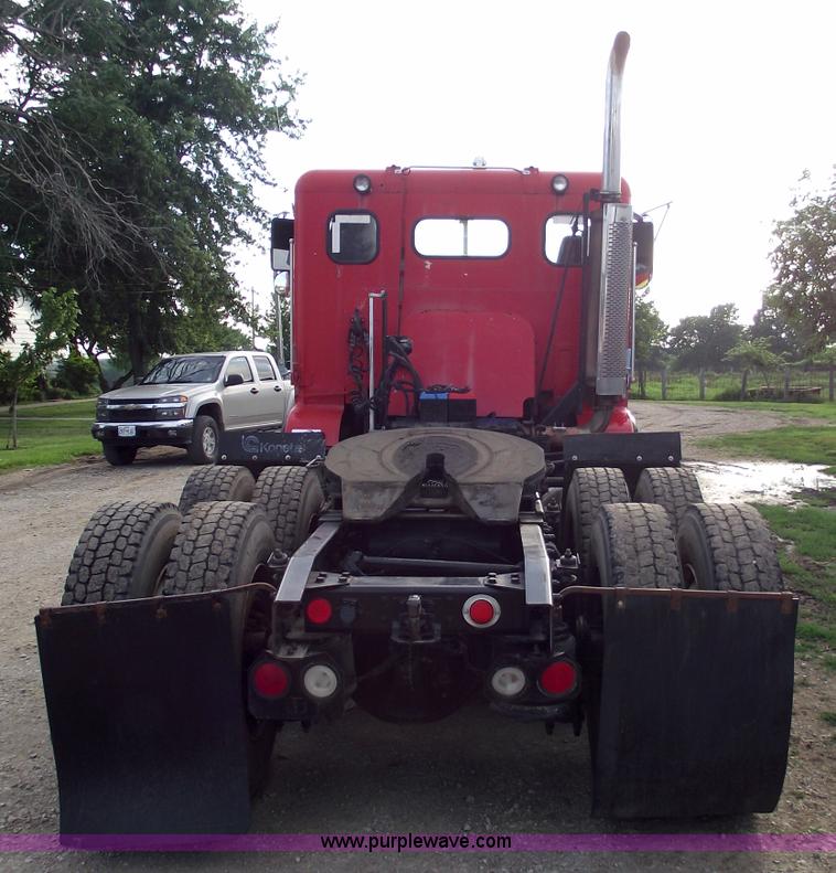 image for item A4179 1993 Freightliner FLA semi truck