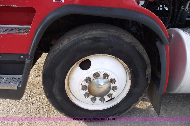 image for item A4179 1993 Freightliner FLA semi truck