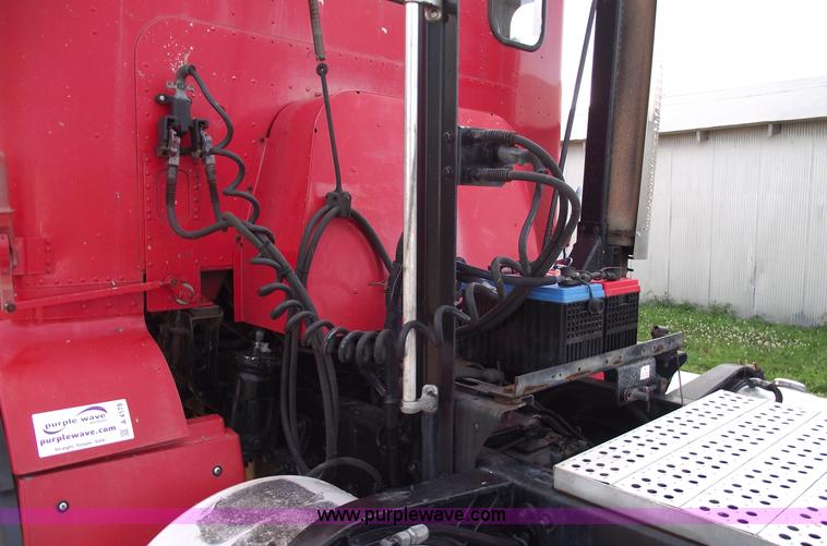 image for item A4179 1993 Freightliner FLA semi truck