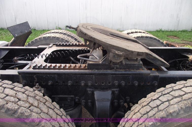 image for item A4179 1993 Freightliner FLA semi truck