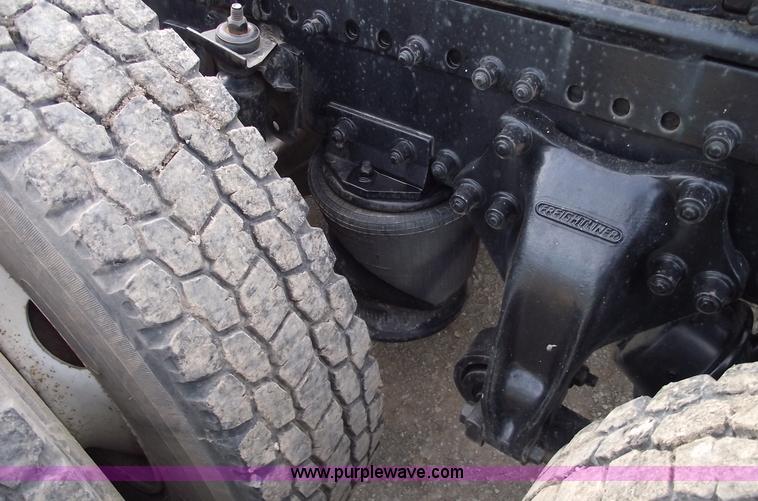 image for item A4179 1993 Freightliner FLA semi truck