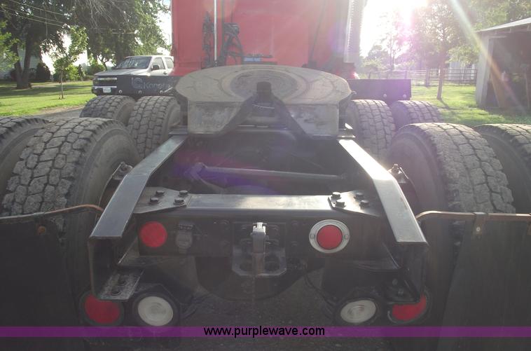 image for item A4179 1993 Freightliner FLA semi truck