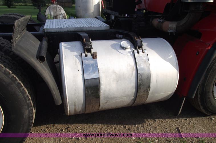 image for item A4179 1993 Freightliner FLA semi truck