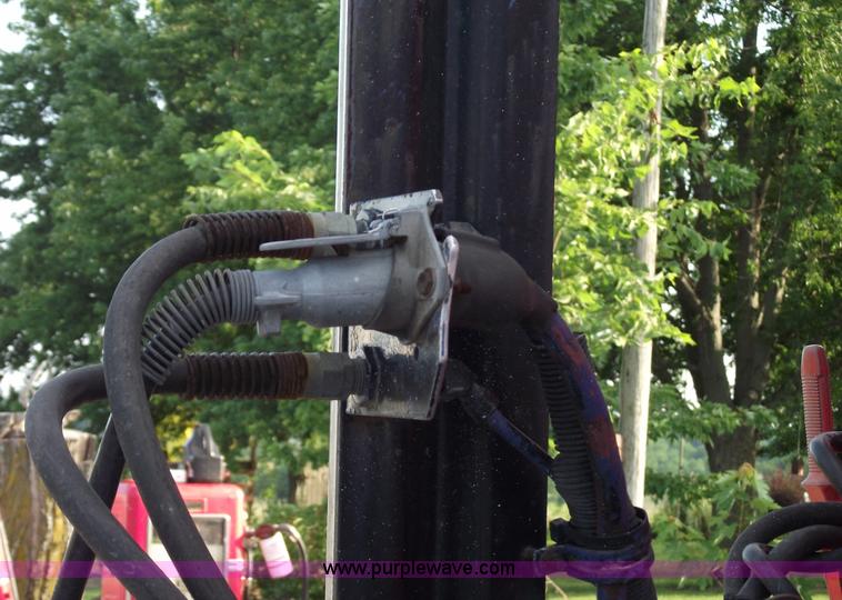 image for item A4179 1993 Freightliner FLA semi truck