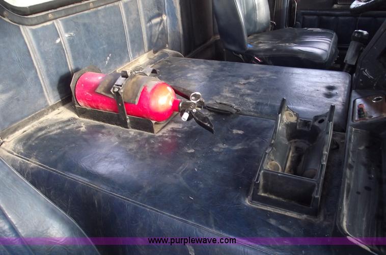 image for item A4179 1993 Freightliner FLA semi truck