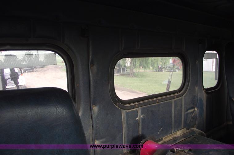 image for item A4179 1993 Freightliner FLA semi truck